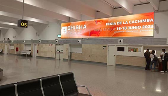 Luminoso especial en cinta 4 en el aeropuerto de Sevilla