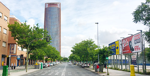 Dos vallas publicitarias en Sevilla