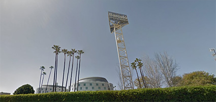 Monoposte publicitario de hotel